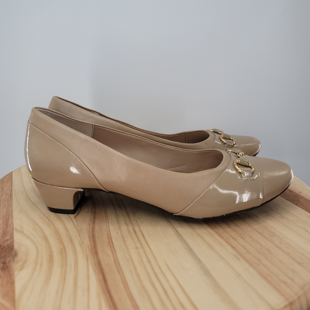 Easy Spirit Kevolas Nude Leather Pumps Round Toe Block Heel Heels Size 8.5W